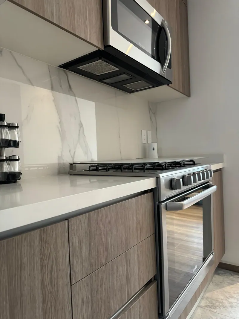Detalle de cubierta de cocina. Suministro e instalación de Luis Llano.