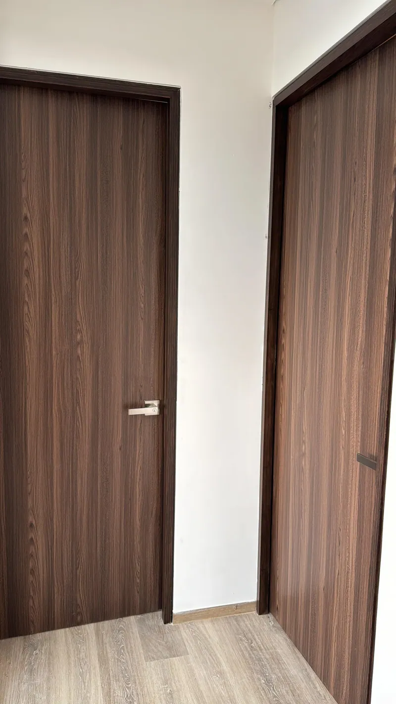 Puerta de madera en La Vera, Bosque Real. Suministro e instalación de Luis Llano.